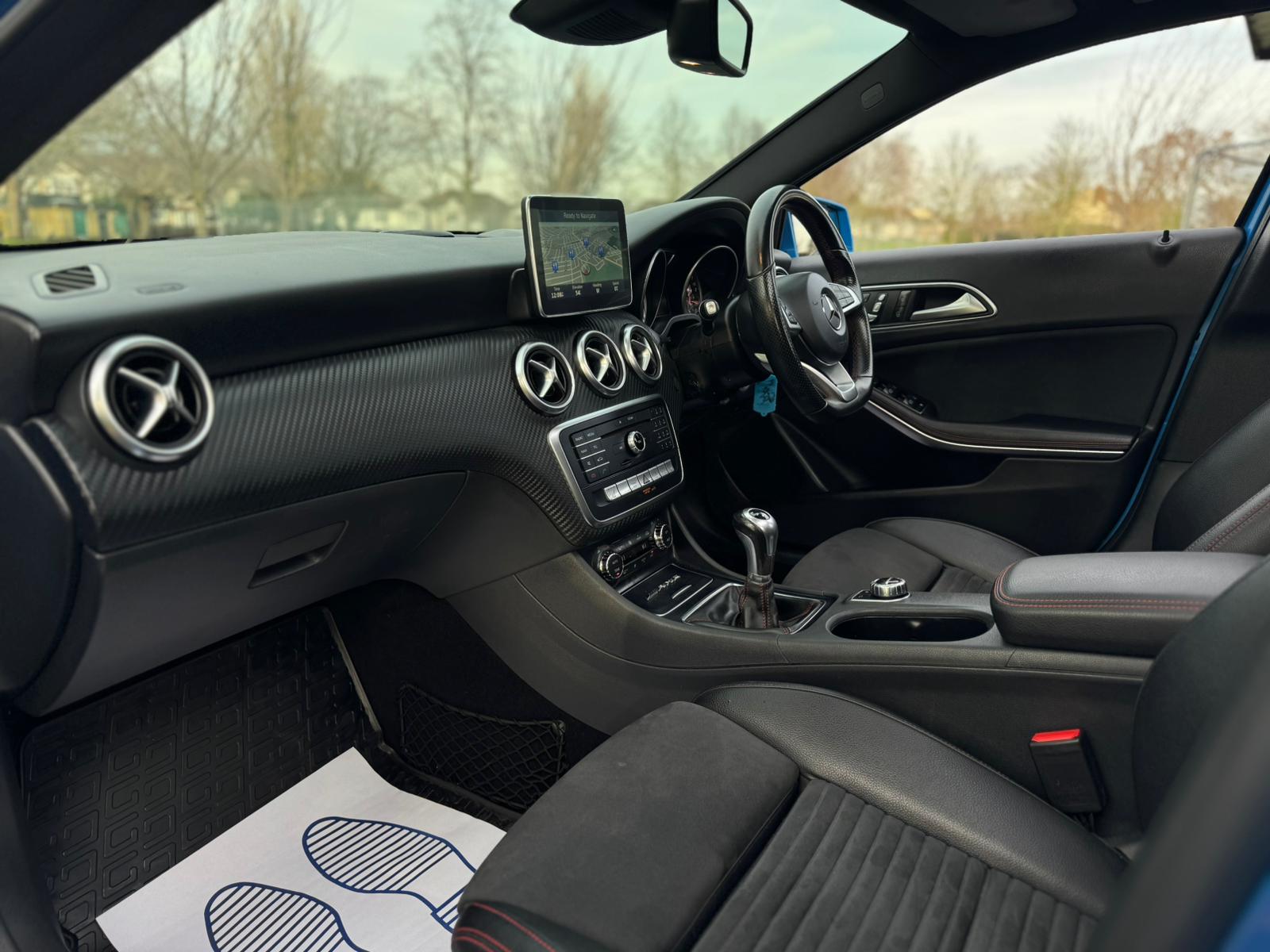 MERCEDES-BENZ A 200 AMG LINE PREMIUM +