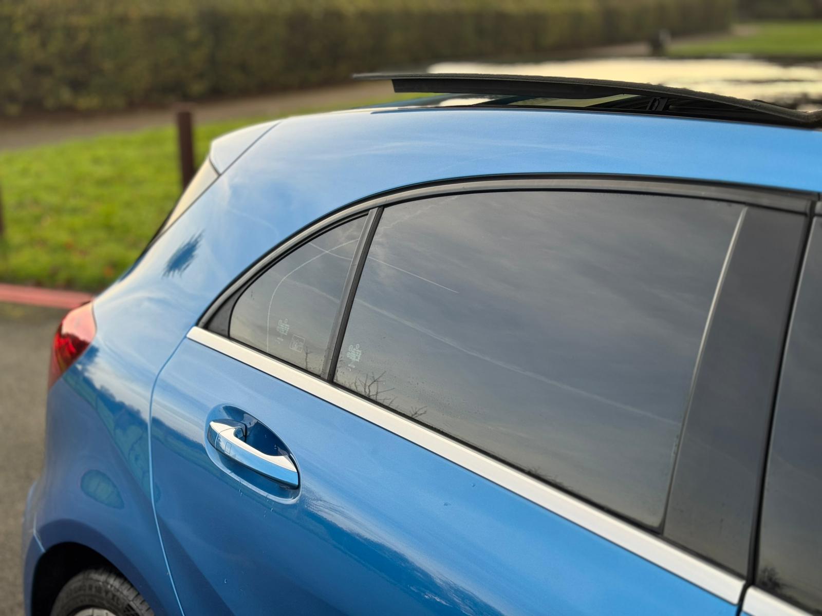 MERCEDES-BENZ A 200 AMG LINE PREMIUM +