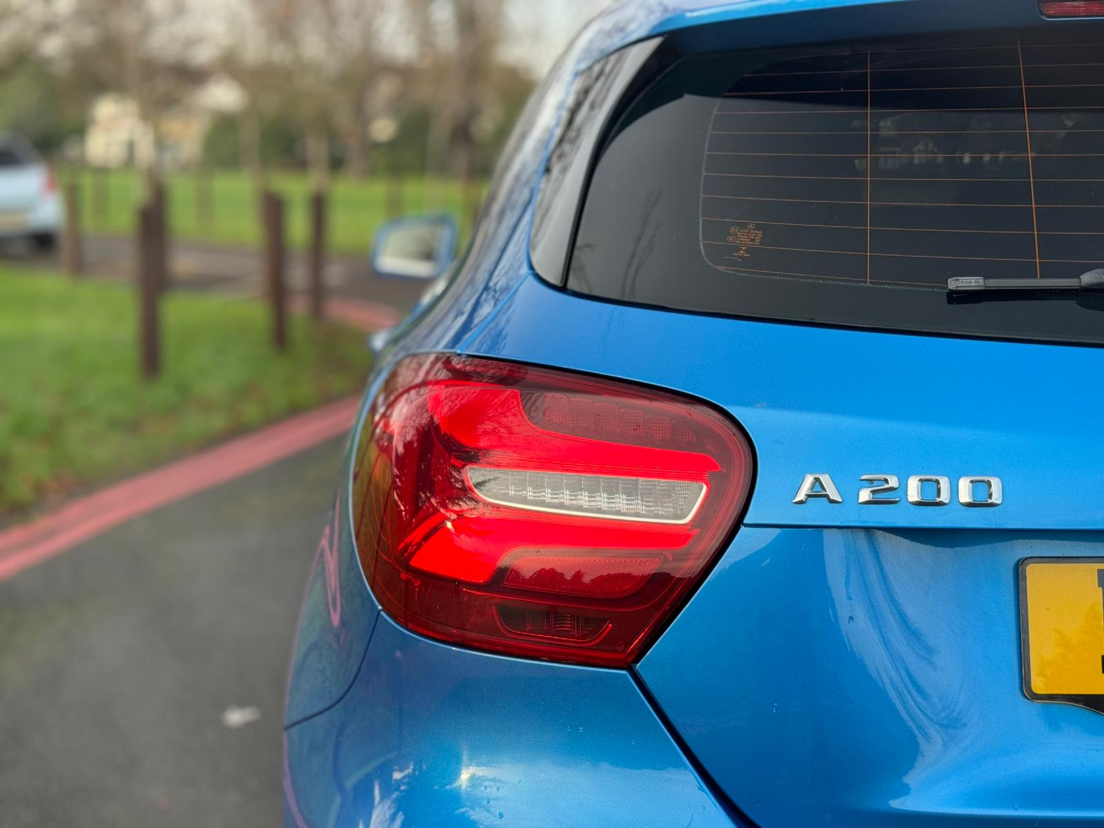 MERCEDES-BENZ A 200 AMG LINE PREMIUM +