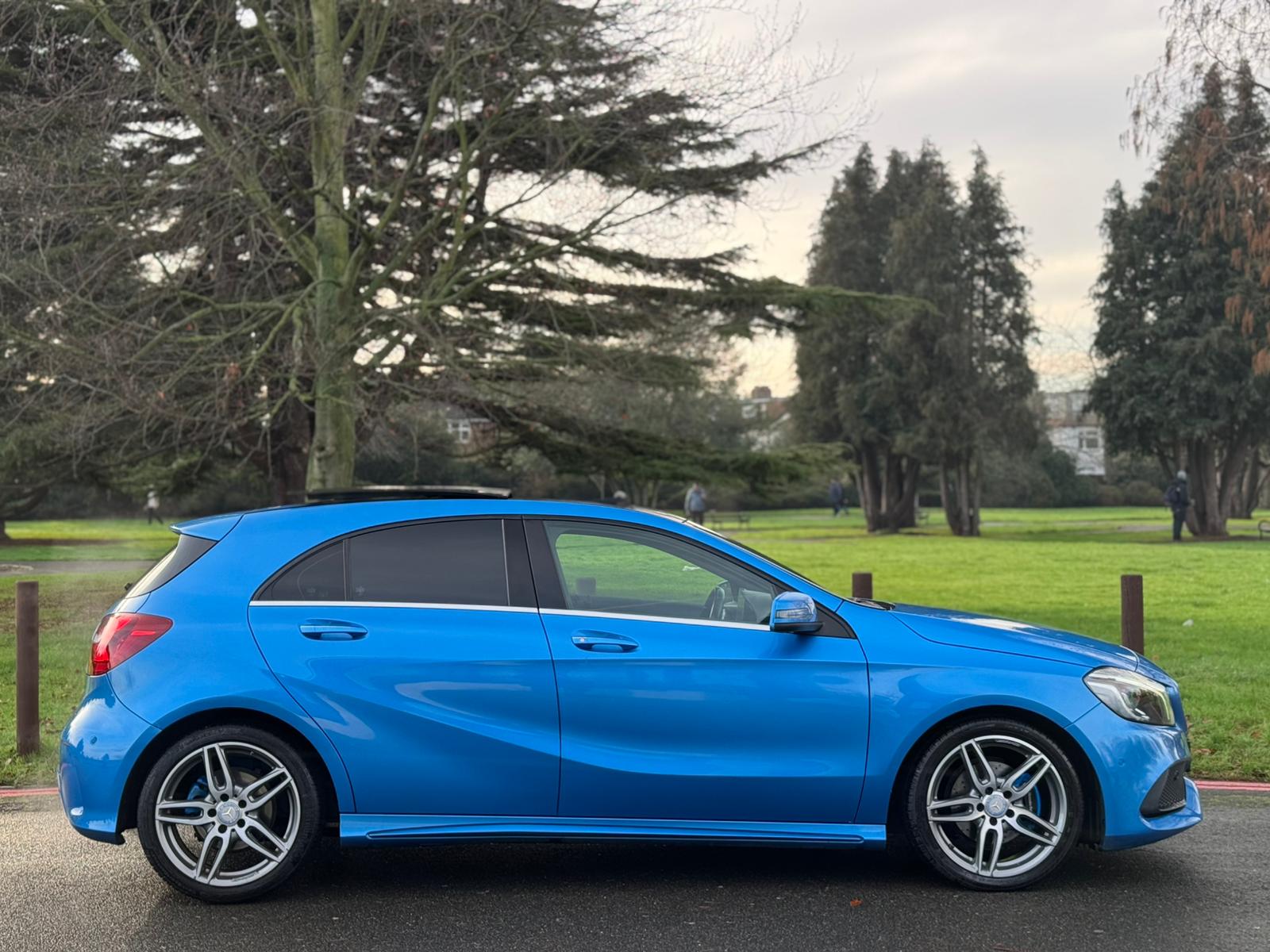 MERCEDES-BENZ A 200 AMG LINE PREMIUM +