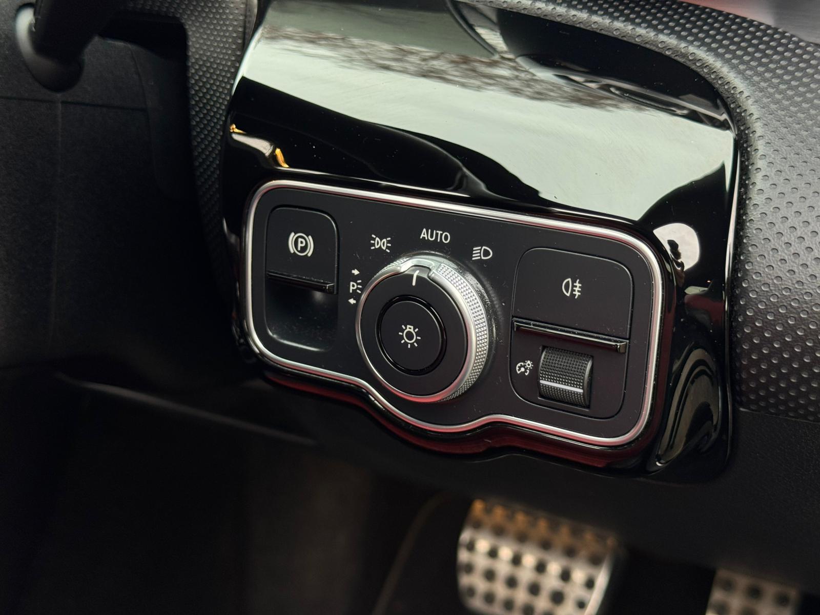 MERCEDES-BENZ CLA 200 AMG LINE PREMIUM + A