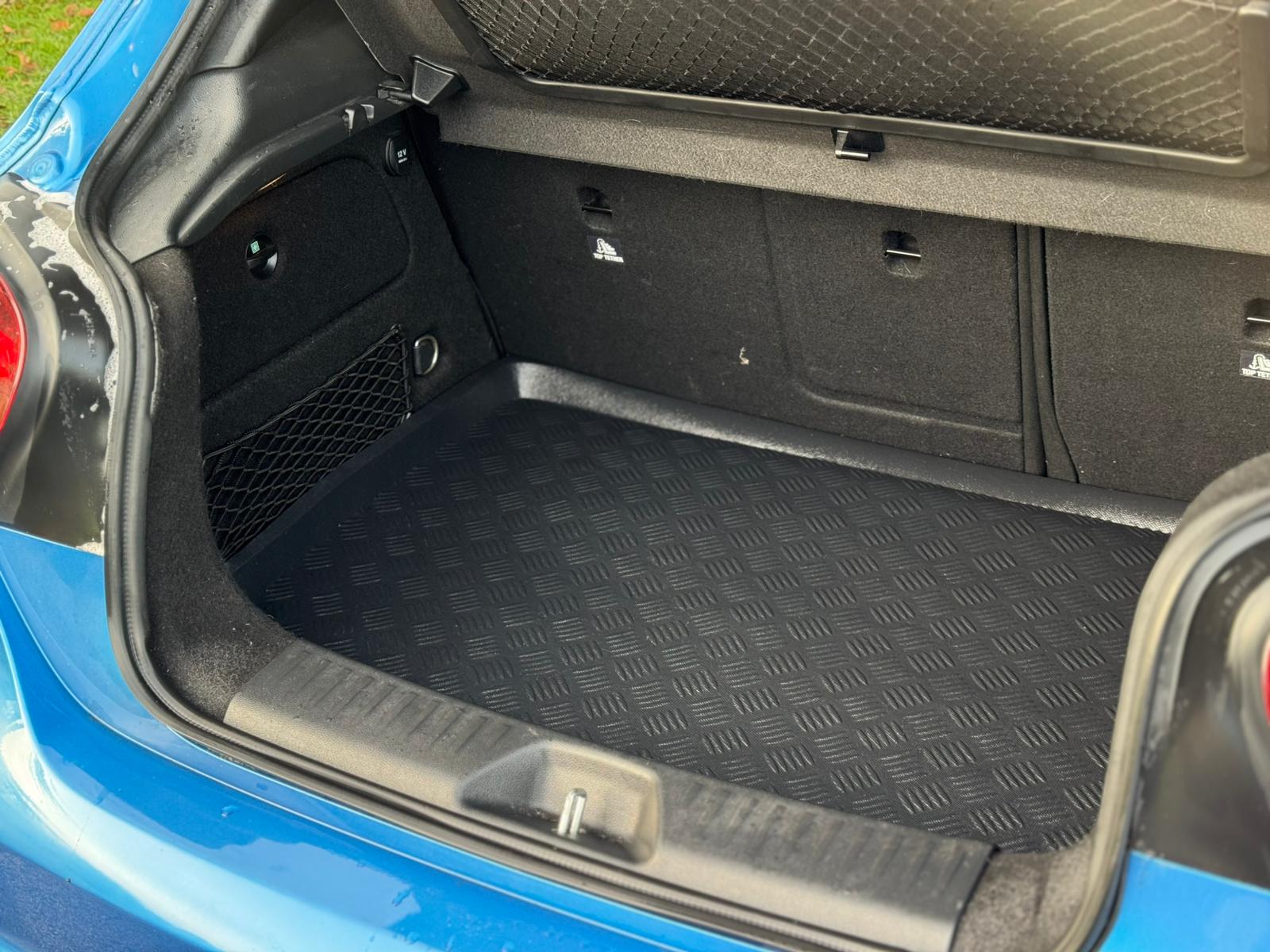 MERCEDES-BENZ A 200 AMG LINE PREMIUM +