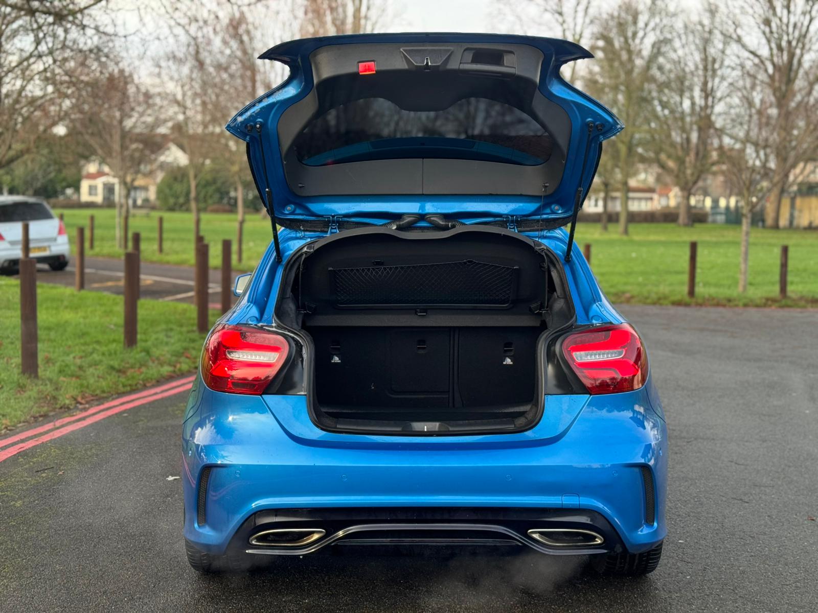 MERCEDES-BENZ A 200 AMG LINE PREMIUM +