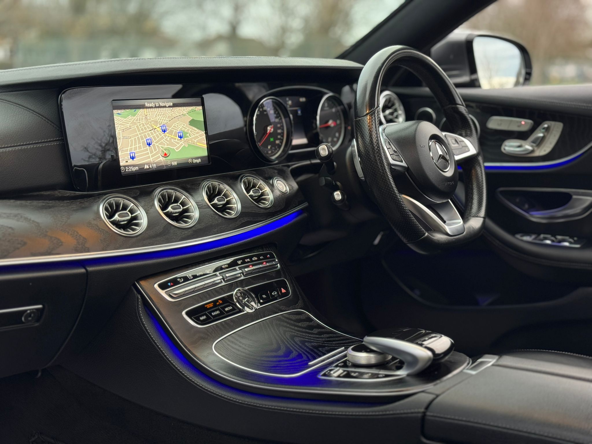 MERCEDES-BENZ E 220 D AMG LINE PREMIUM AUTO