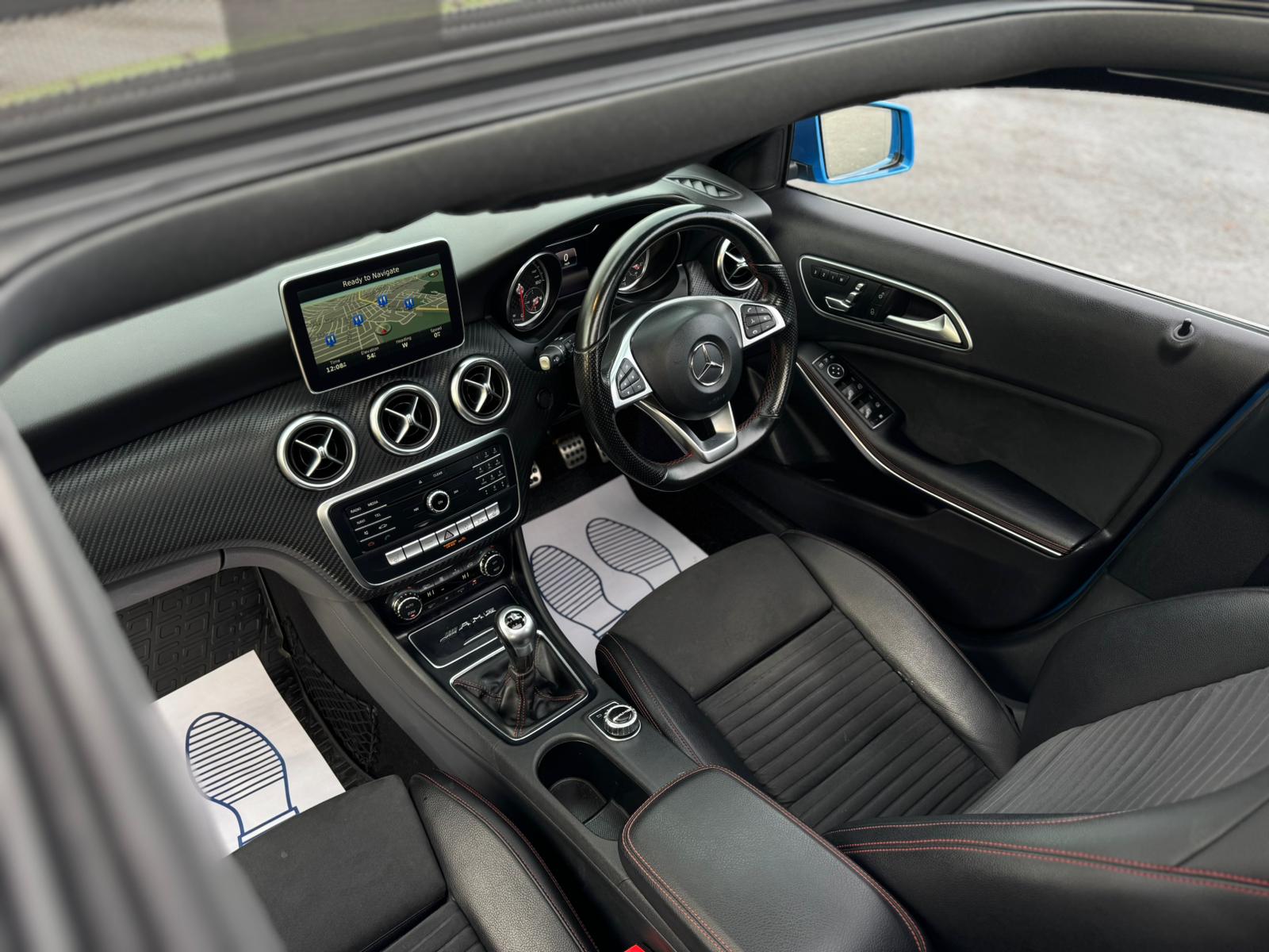 MERCEDES-BENZ A 200 AMG LINE PREMIUM +