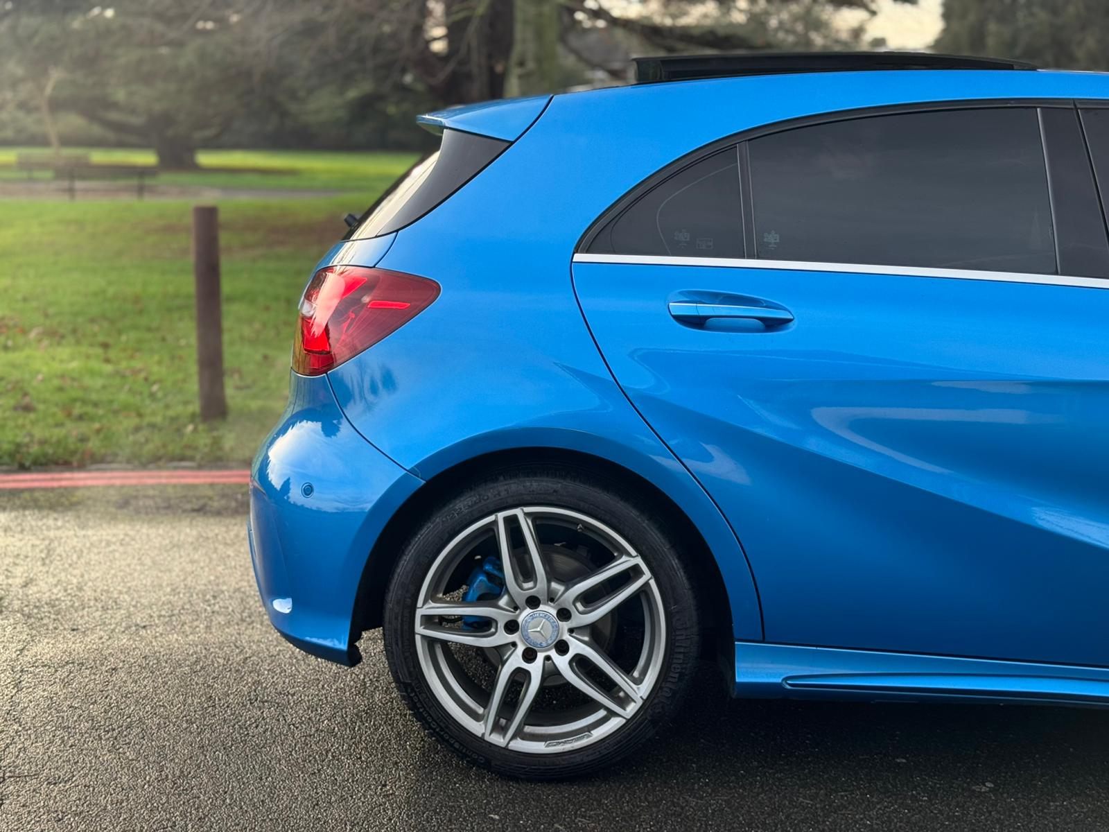 MERCEDES-BENZ A 200 AMG LINE PREMIUM +