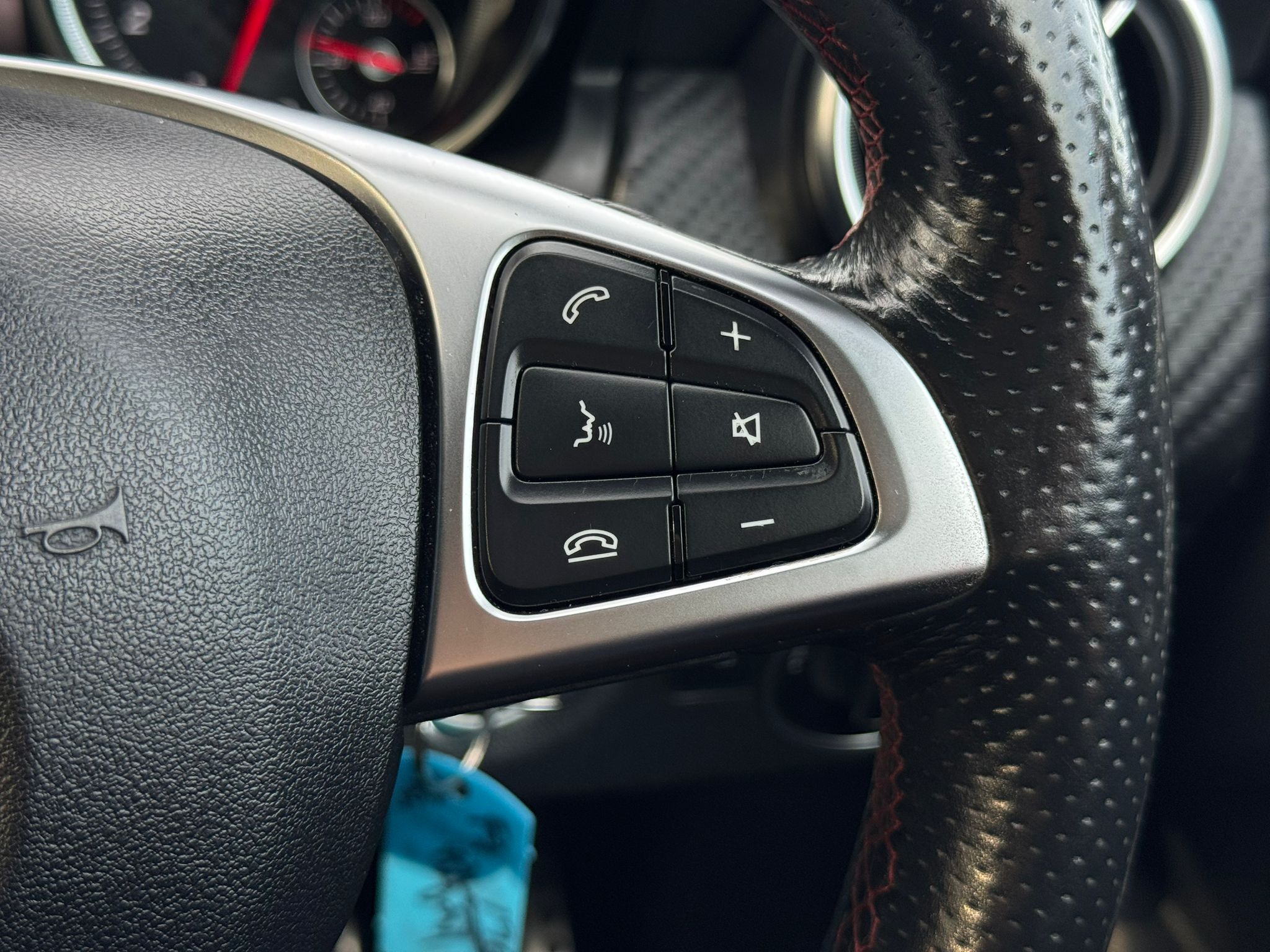 MERCEDES-BENZ A 200 AMG LINE PREMIUM +