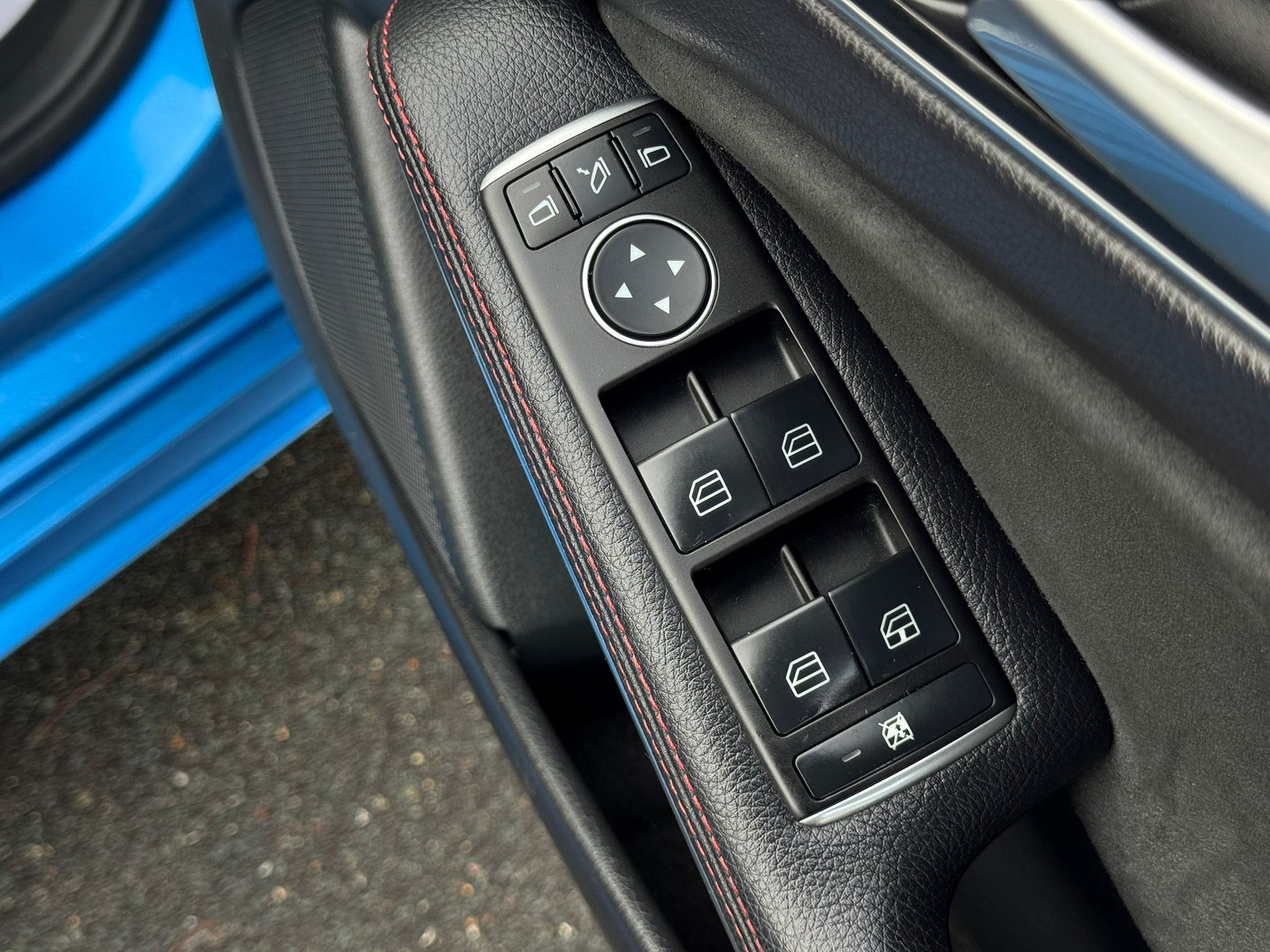 MERCEDES-BENZ A 200 AMG LINE PREMIUM +