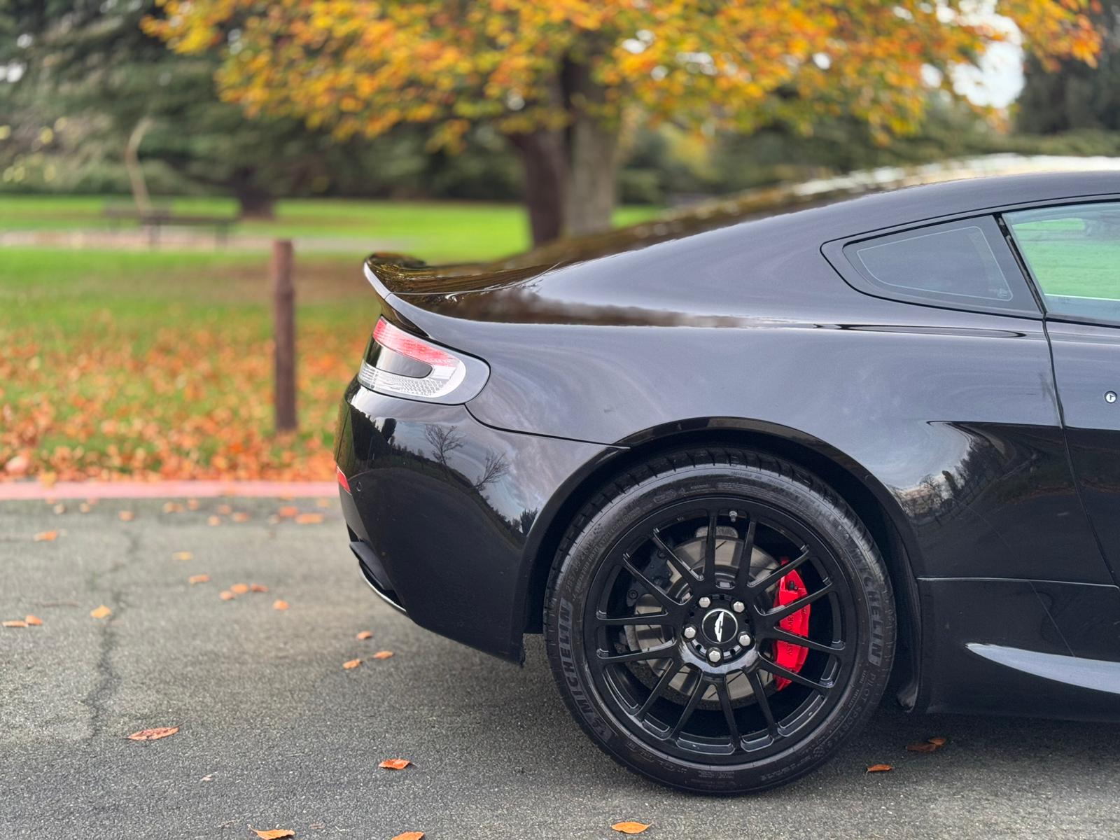 ASTON MARTIN VANTAGE V8 AUTO