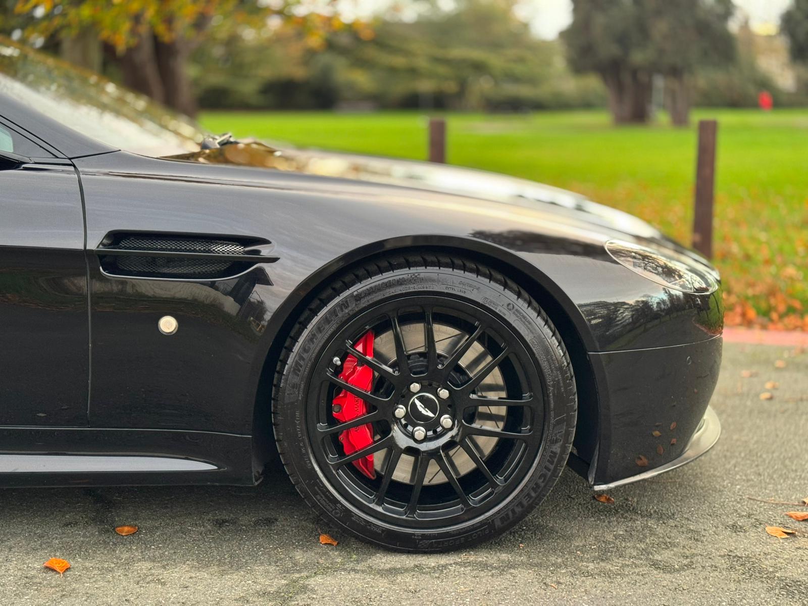 ASTON MARTIN VANTAGE V8 AUTO