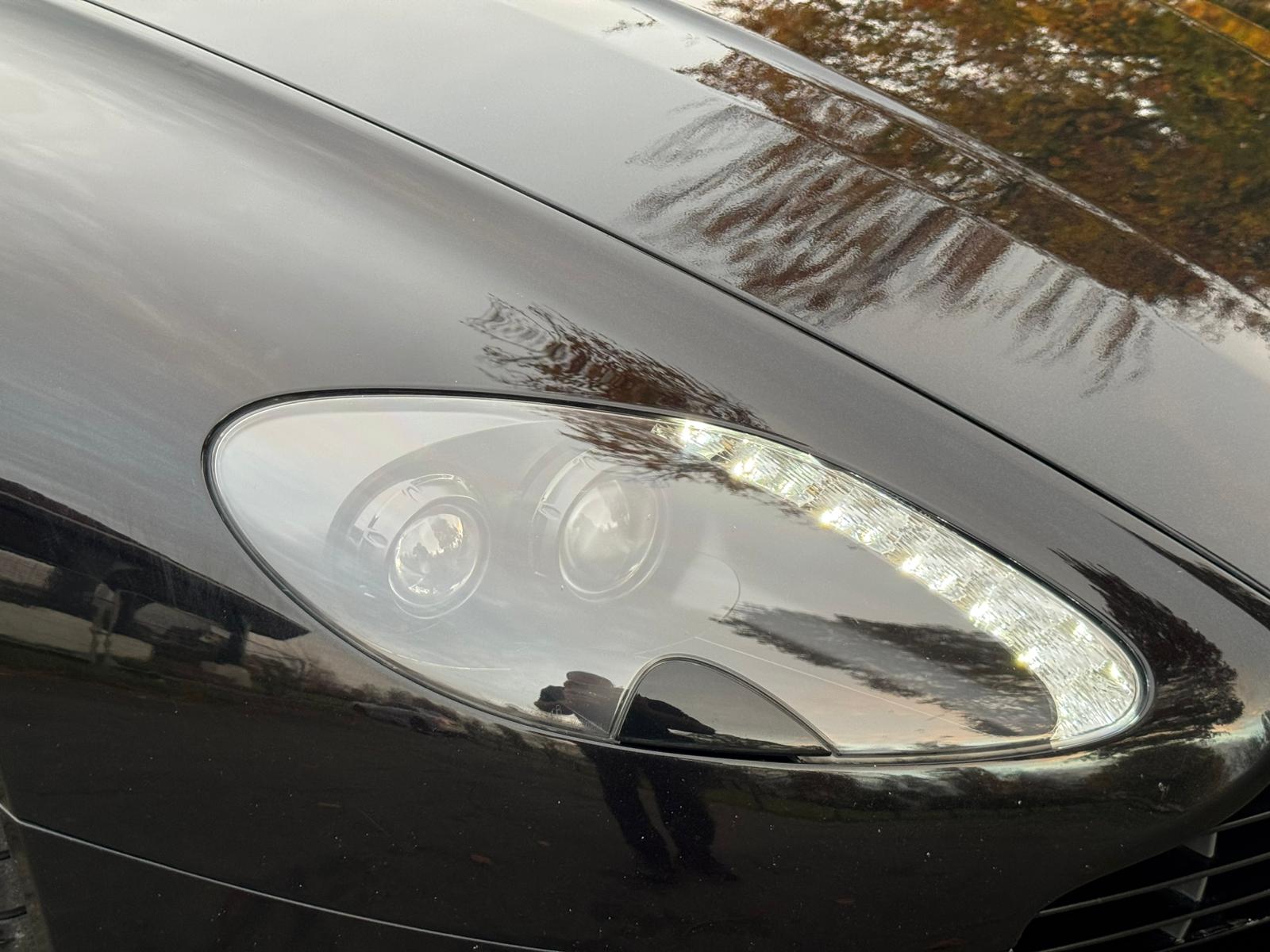 ASTON MARTIN VANTAGE V8 AUTO