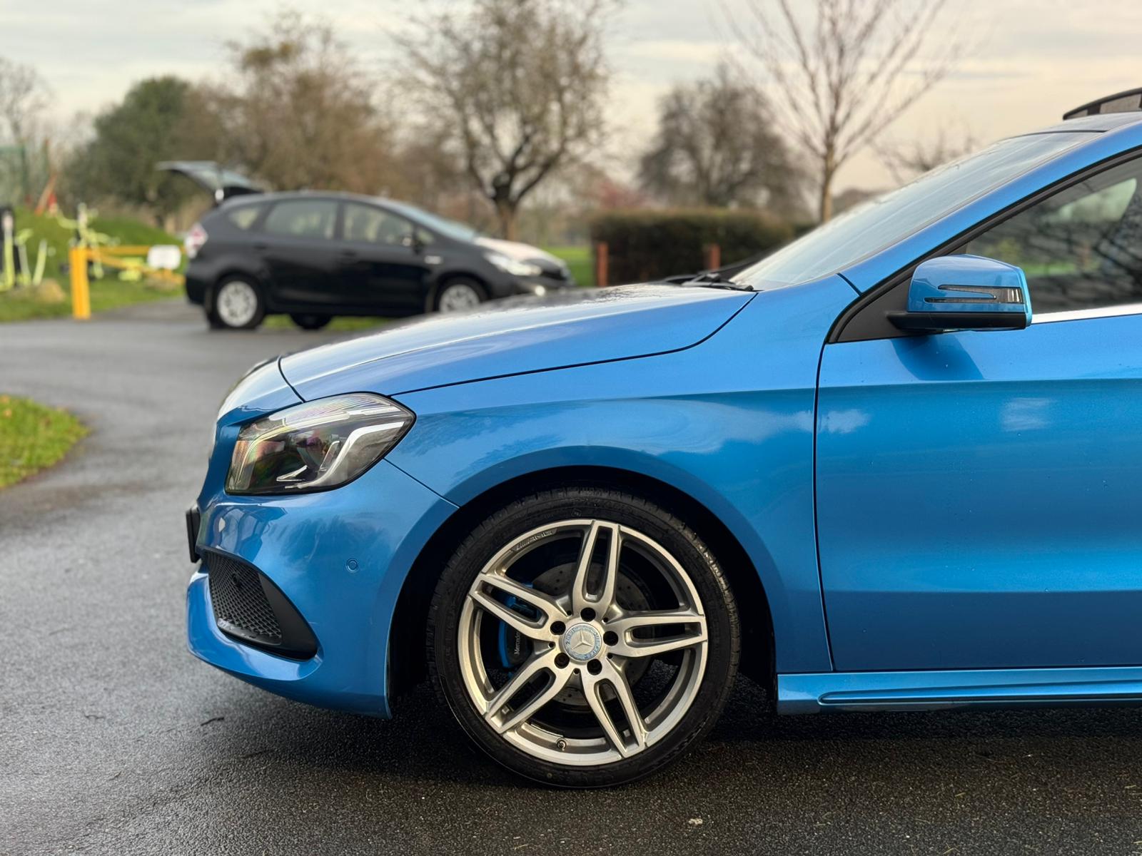 MERCEDES-BENZ A 200 AMG LINE PREMIUM +