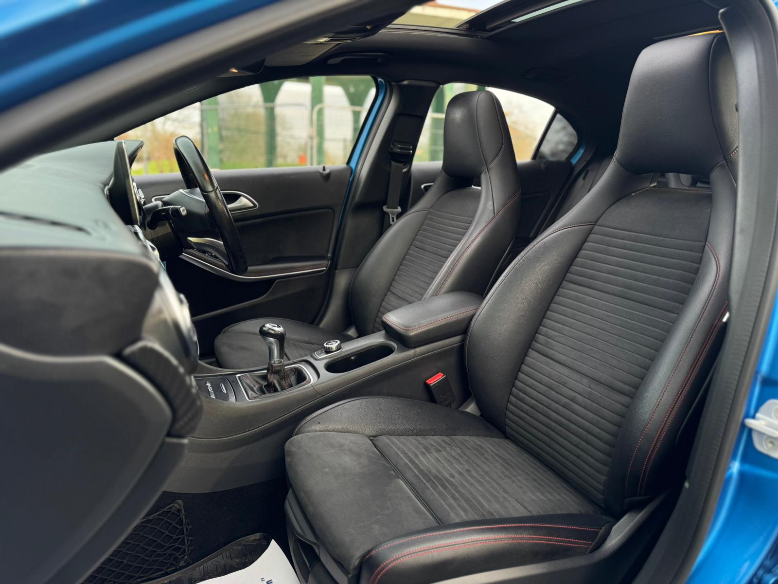 MERCEDES-BENZ A 200 AMG LINE PREMIUM +