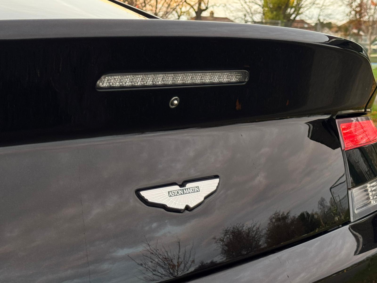 ASTON MARTIN VANTAGE V8 AUTO