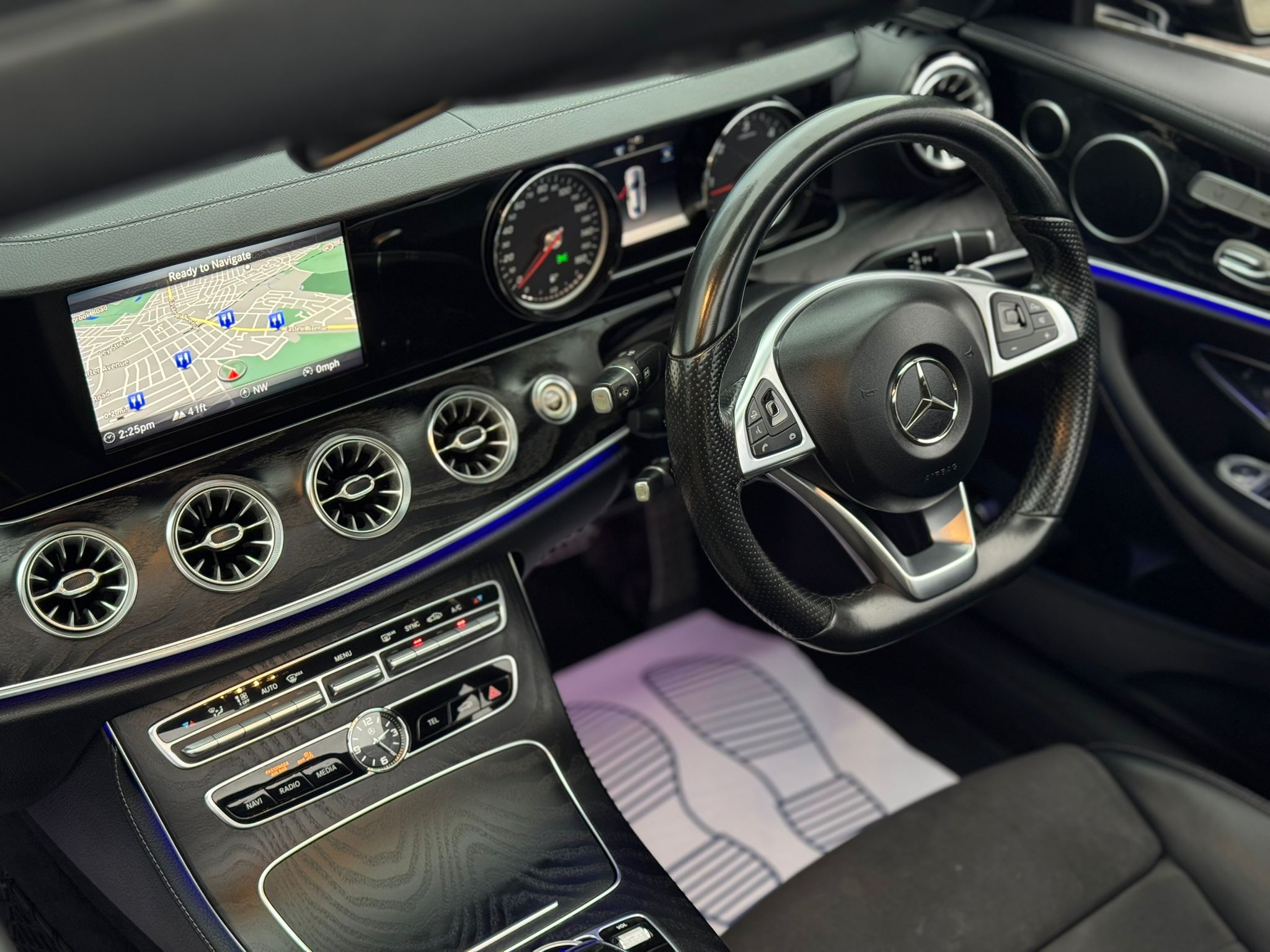 MERCEDES-BENZ E 220 D AMG LINE PREMIUM AUTO