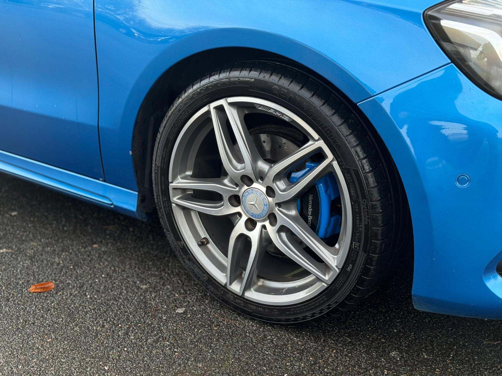 MERCEDES-BENZ A 200 AMG LINE PREMIUM +