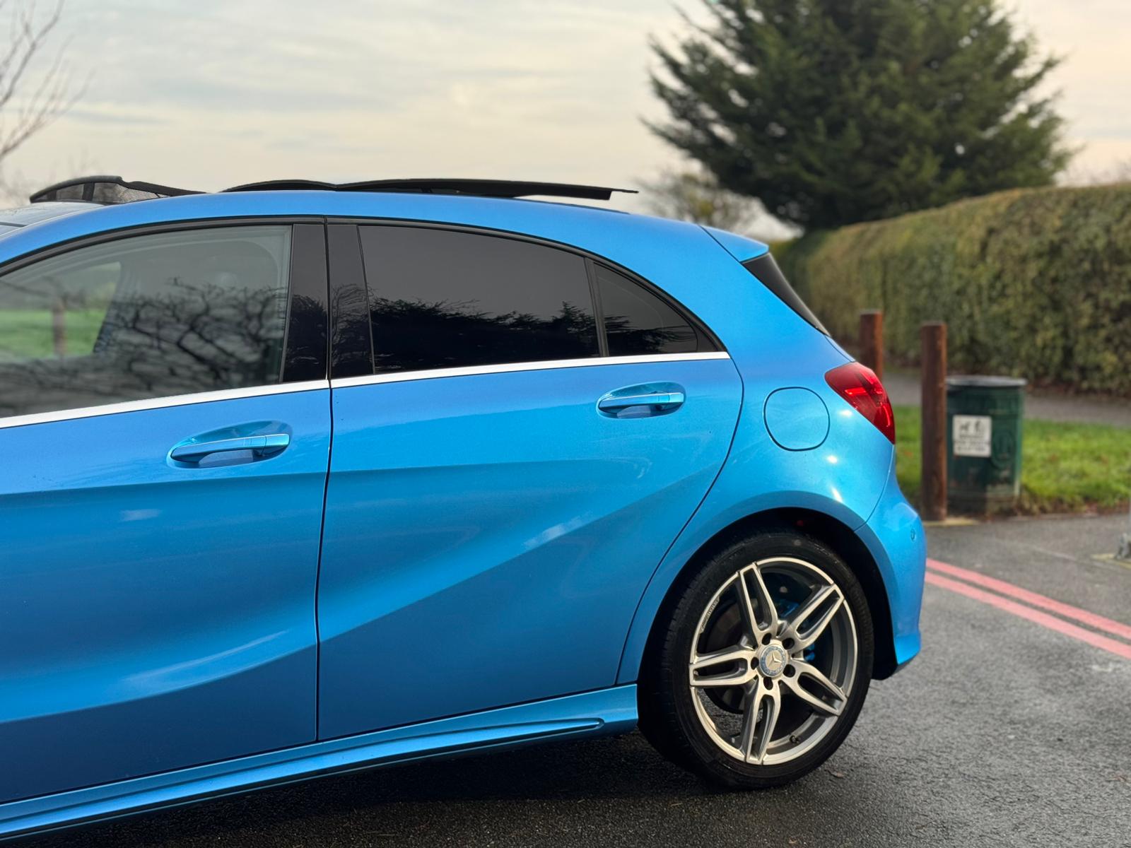 MERCEDES-BENZ A 200 AMG LINE PREMIUM +