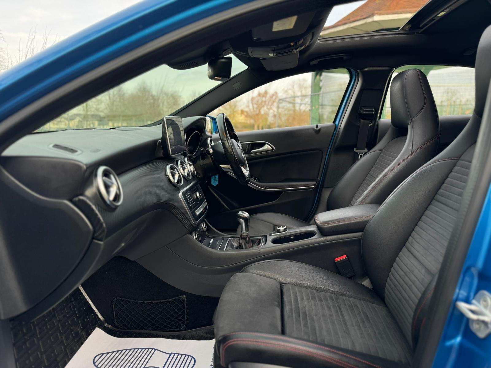 MERCEDES-BENZ A 200 AMG LINE PREMIUM +